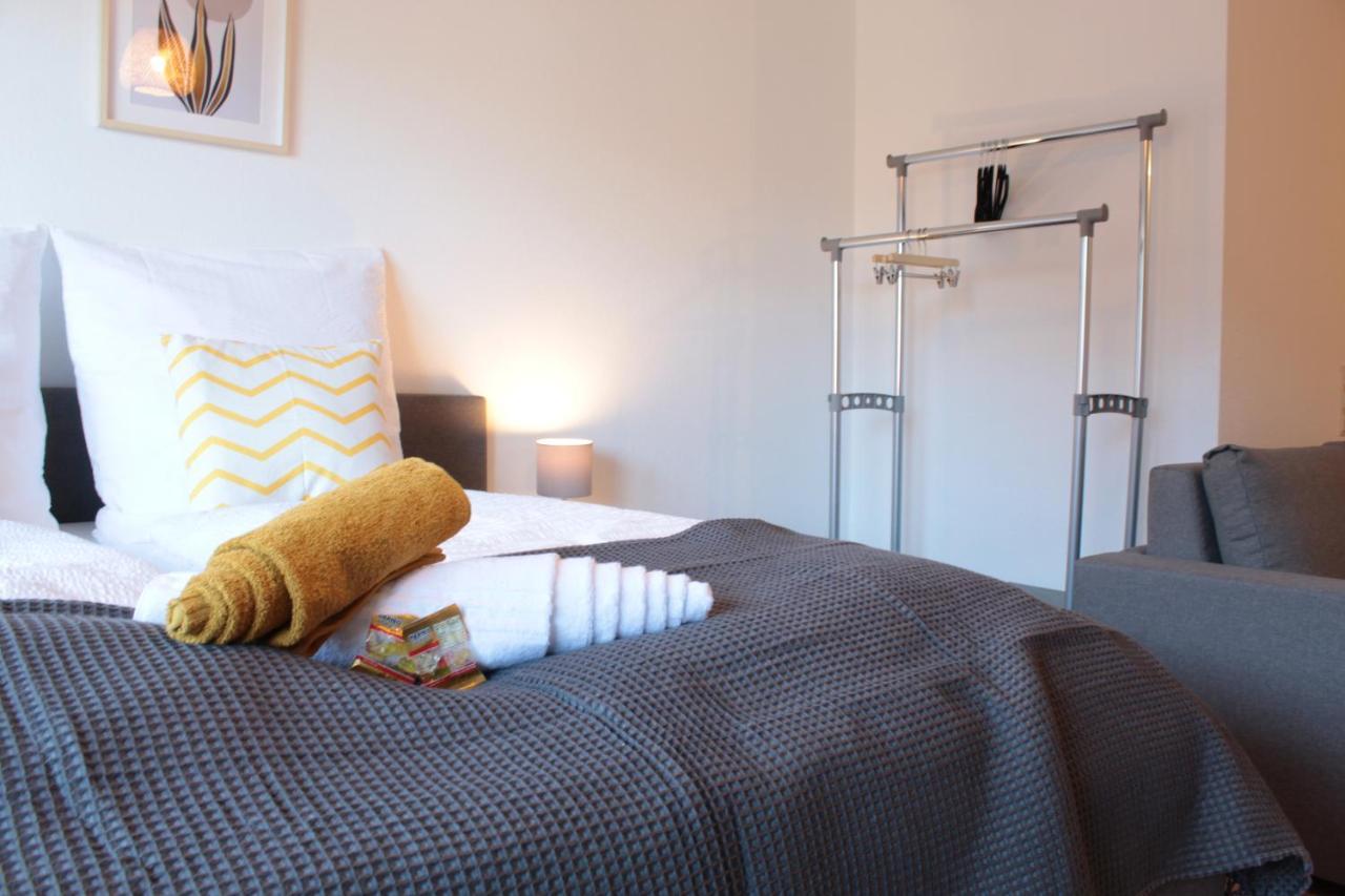 Zentral. Stylisch. Balkon & Parkplatz. Netflix Apartment Holzgerlingen Bagian luar foto