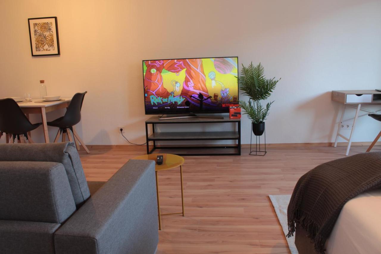 Zentral. Stylisch. Balkon & Parkplatz. Netflix Apartment Holzgerlingen Bagian luar foto